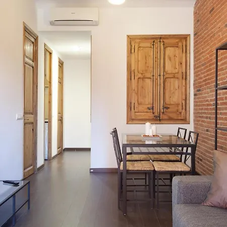 Bright Near Sagrada Familia Apartment *